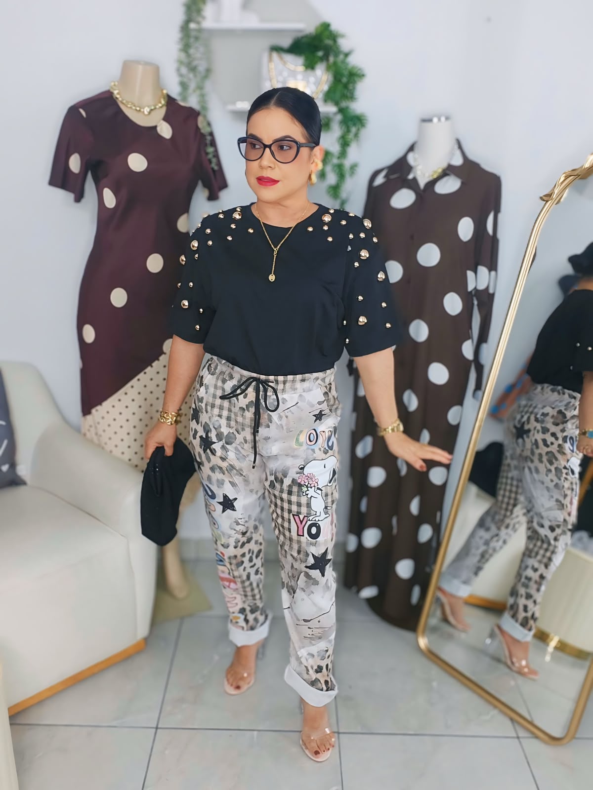 Blusa Negra con detalles Dorados